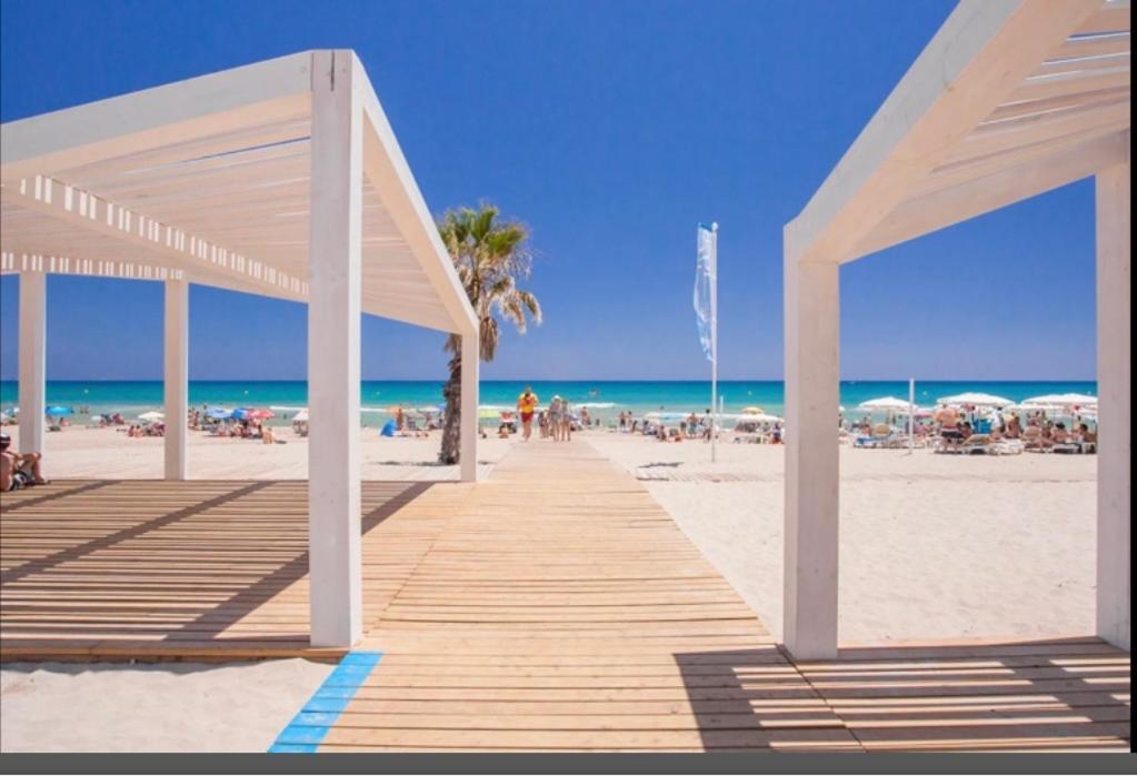 Amplio Apartamento Con Vistas Al Mar, Parking Y Wifi อาลิกันเต ภายนอก รูปภาพ